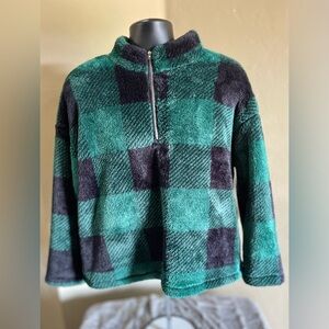 NWT- Lady’s warm fuzzy pull over or sweater.
